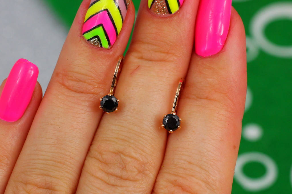 

Серьги детские Xuping Jewelry с черными камнями длина 1,2 см золотистые