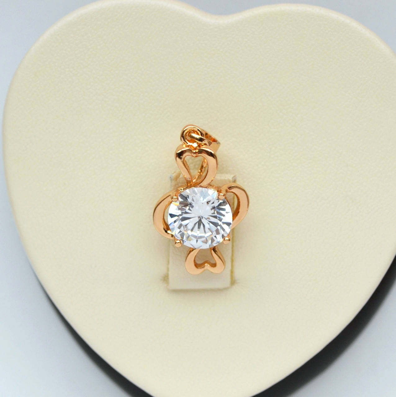 

Кулон Знак зодиака Рыбы с белым цирконом покрытие золотом 18к. фирма Xuping.