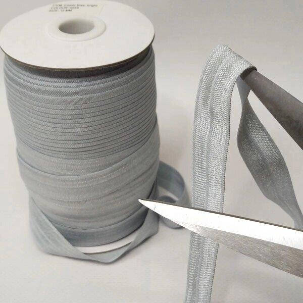 

А-059 Трикотажная окантовочная бейка с блеском (стрейч эластичная) 1,5см х 1м. (серый) (СИНДТЕКС-1446)