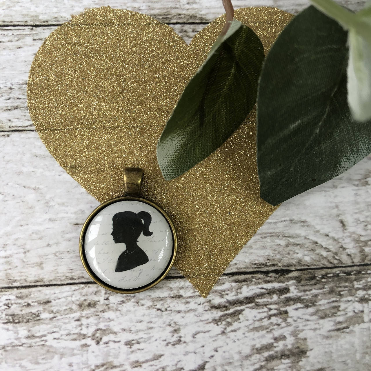 

Підвіска - Heritage - Maggie Holmes - Crate Paper - 2х2,7 см.