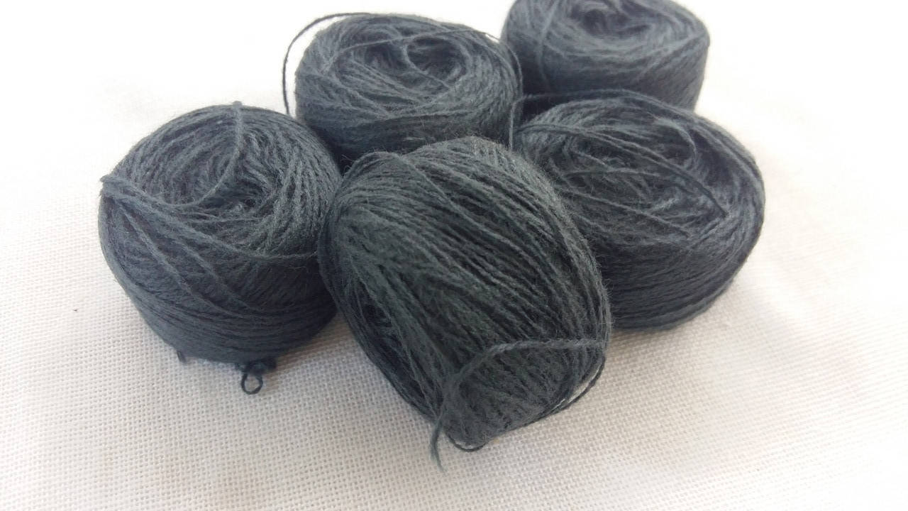 

Акрил для вышивки: серый