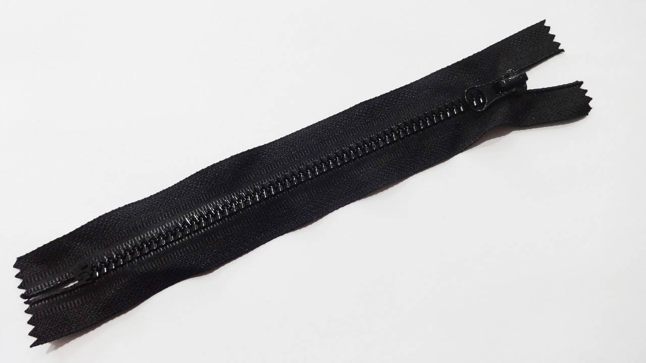 

Молния тракторная №5 черная 18 см косой зуб, Черный