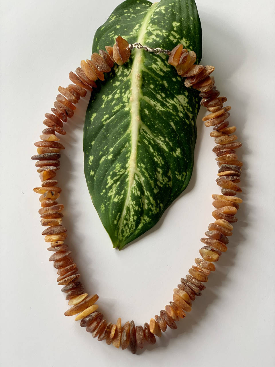 

Бусы из необработанного янтаря