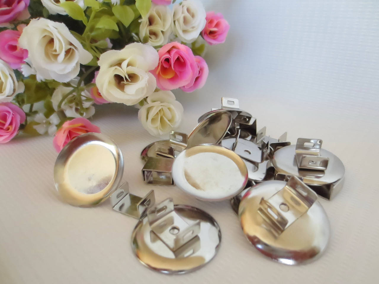 

Основа под широкую резинку с защелкой, d 2,8 см., Светло-серый