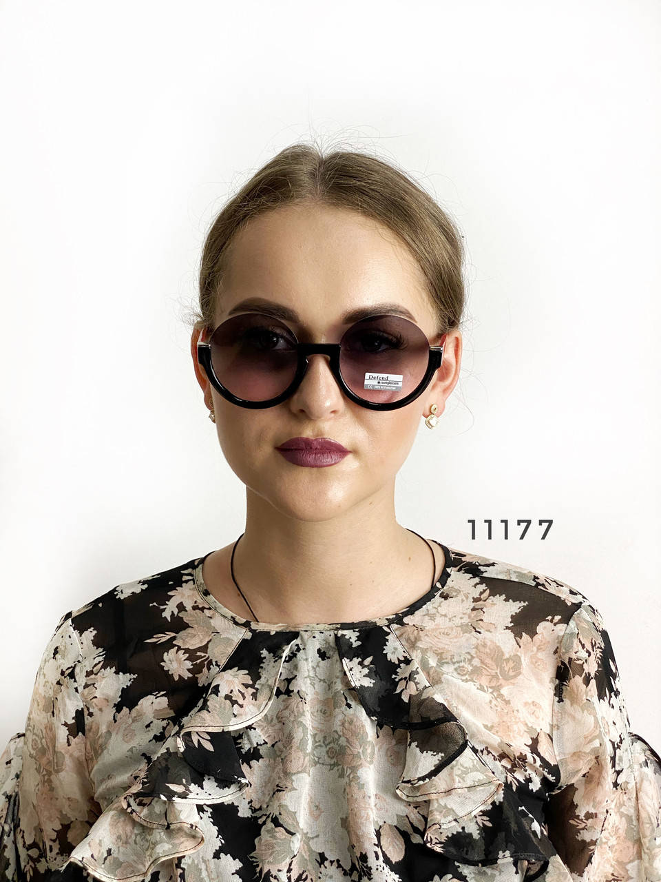 

Круглые солнцезащитные очки с красными дужками, Красный