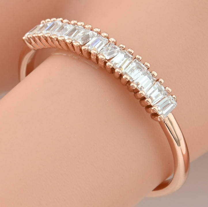 

Кольцо Xuping 15038 ширина 3 мм белые фианиты позолота РО размер 16