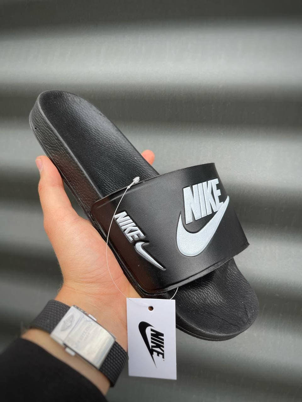 

Пляжные шлепанцы черного цвета. Тапочки на пляж Nike мужские. Шлепанцы на лето мужские. Летняя обувь.