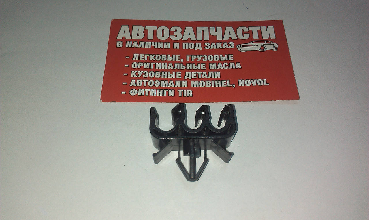 

Держатель проводов, трубок тройной Д=8