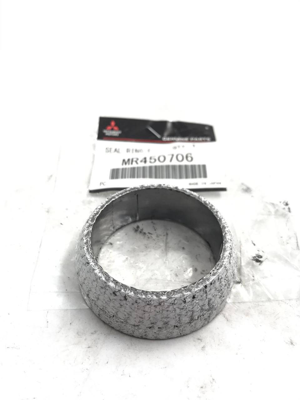 

Кільце приймальні труби глушника MR450706. MITSUBISHI