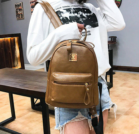 

Классический городской рюкзак для модных девушек