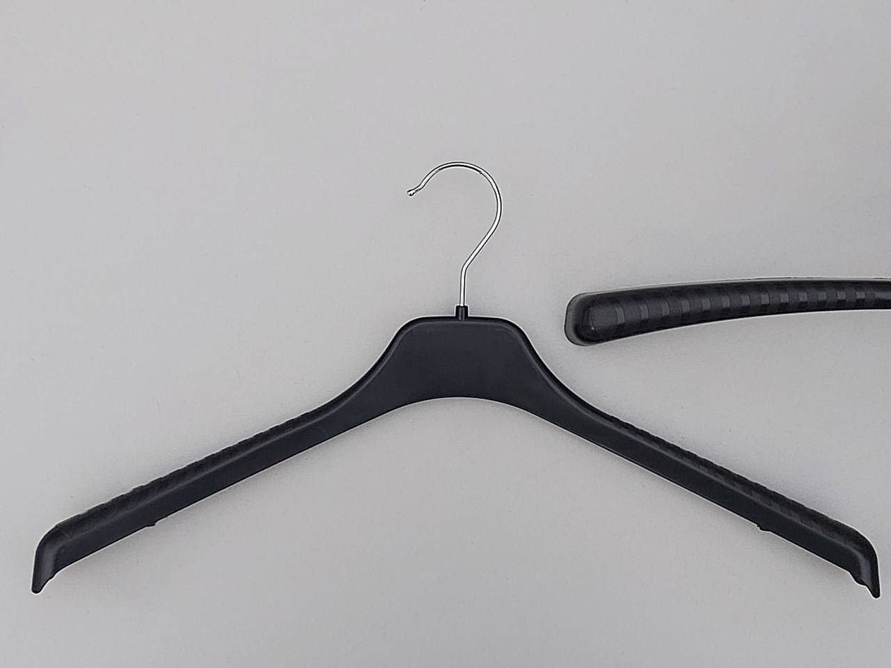 

Длина 46 см.Плечики вешалки пластмассовые V-T46 черные, Черный