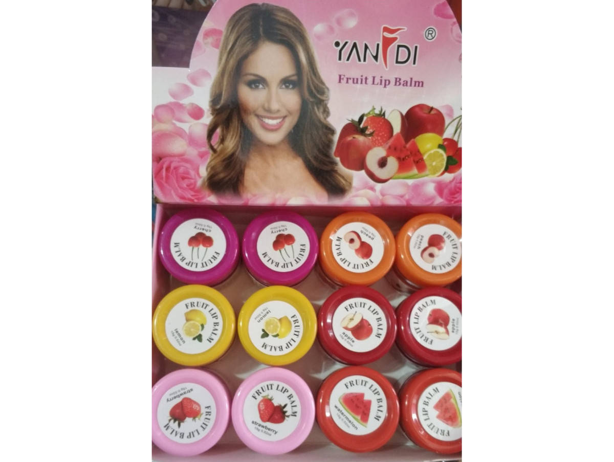 

Бальзам для губ Fruits Lips Balm 15г - в ассортименте