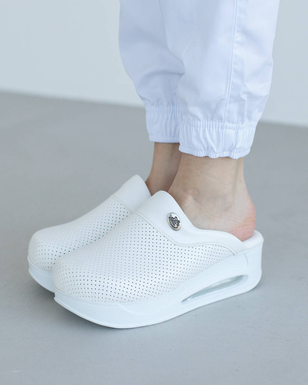 

Обувь медицинская сабо Pearly White с подошвой AirMax, Белый