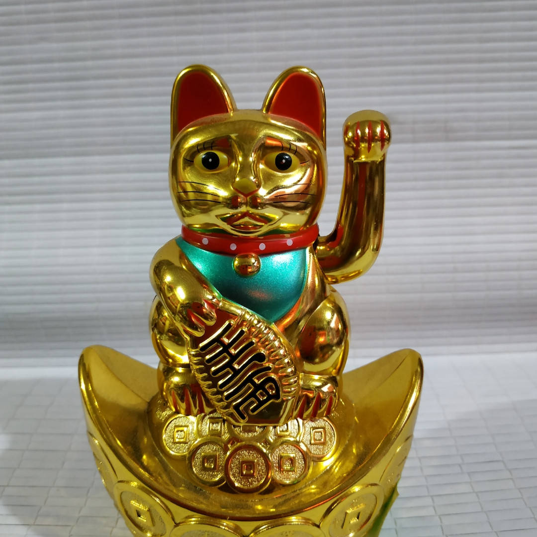 

Кот Манэки