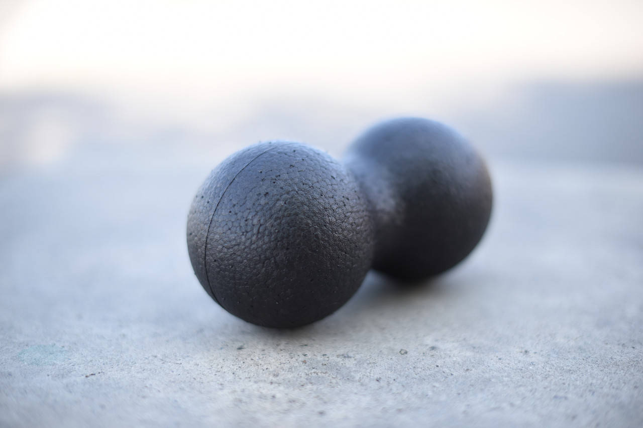 

Массажный двойной мяч "Арахис" для мышц всего тела Osport Duoball EPP 24х12см Черный (MS 2758-1)