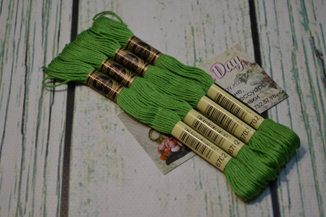 

Мулине Royal Broderie, цвет №702