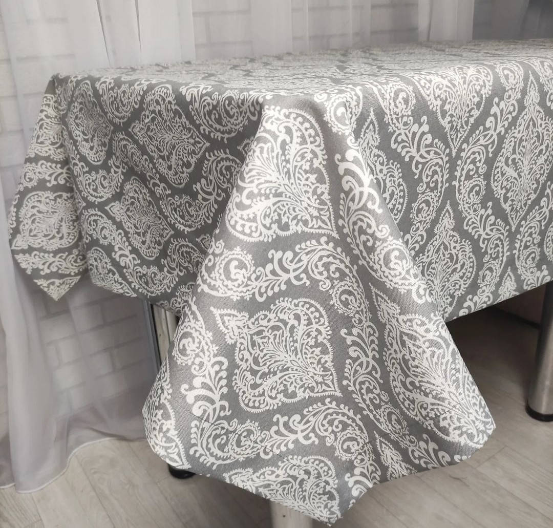 

Скатерть тканевая водоотталкивающая с тефлоновой пропиткой 120*180