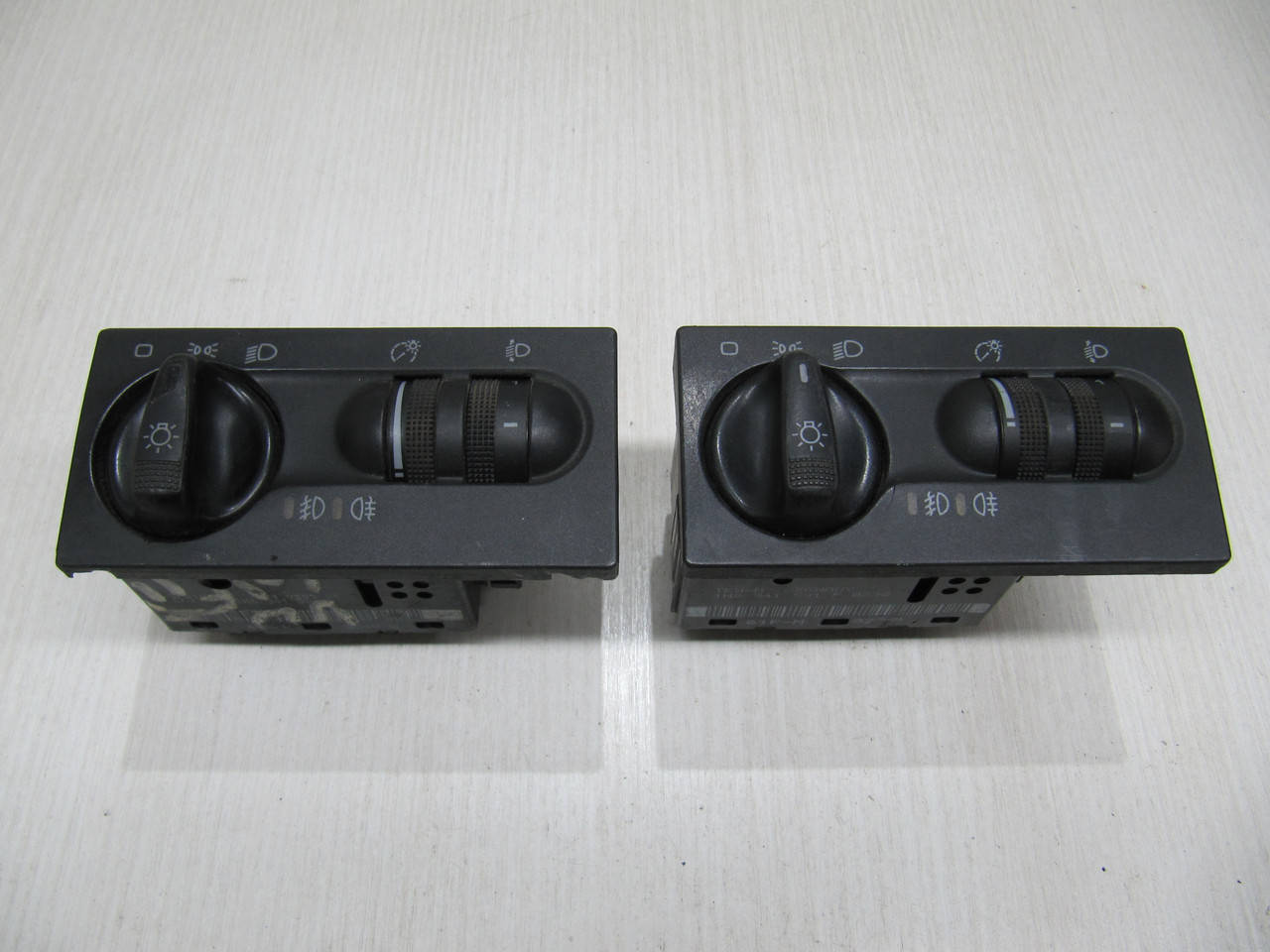 

Блок света фар ПТФ Фольксваген Гольф 3 VW Golf 3 Оригинал 1H6 941 531 P