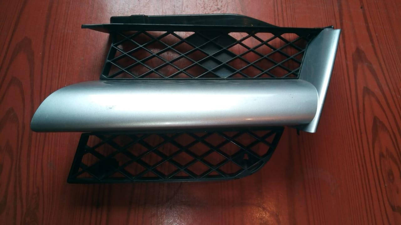 

Решетка радиатора левая MR971687 99420 Outlander1 Mitsubishi