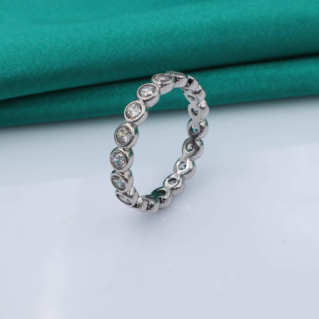 

Кольцо "Тропинка" с камнями; р.19, р.19.5; р.20.5; медсталь Xuping, родий