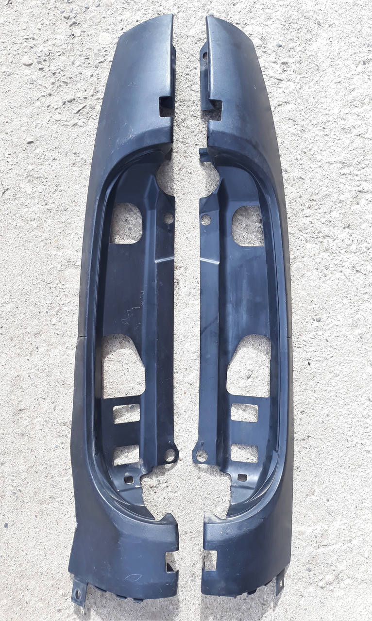 

Пластик под фонарь правый Fiat Doblo 735388401