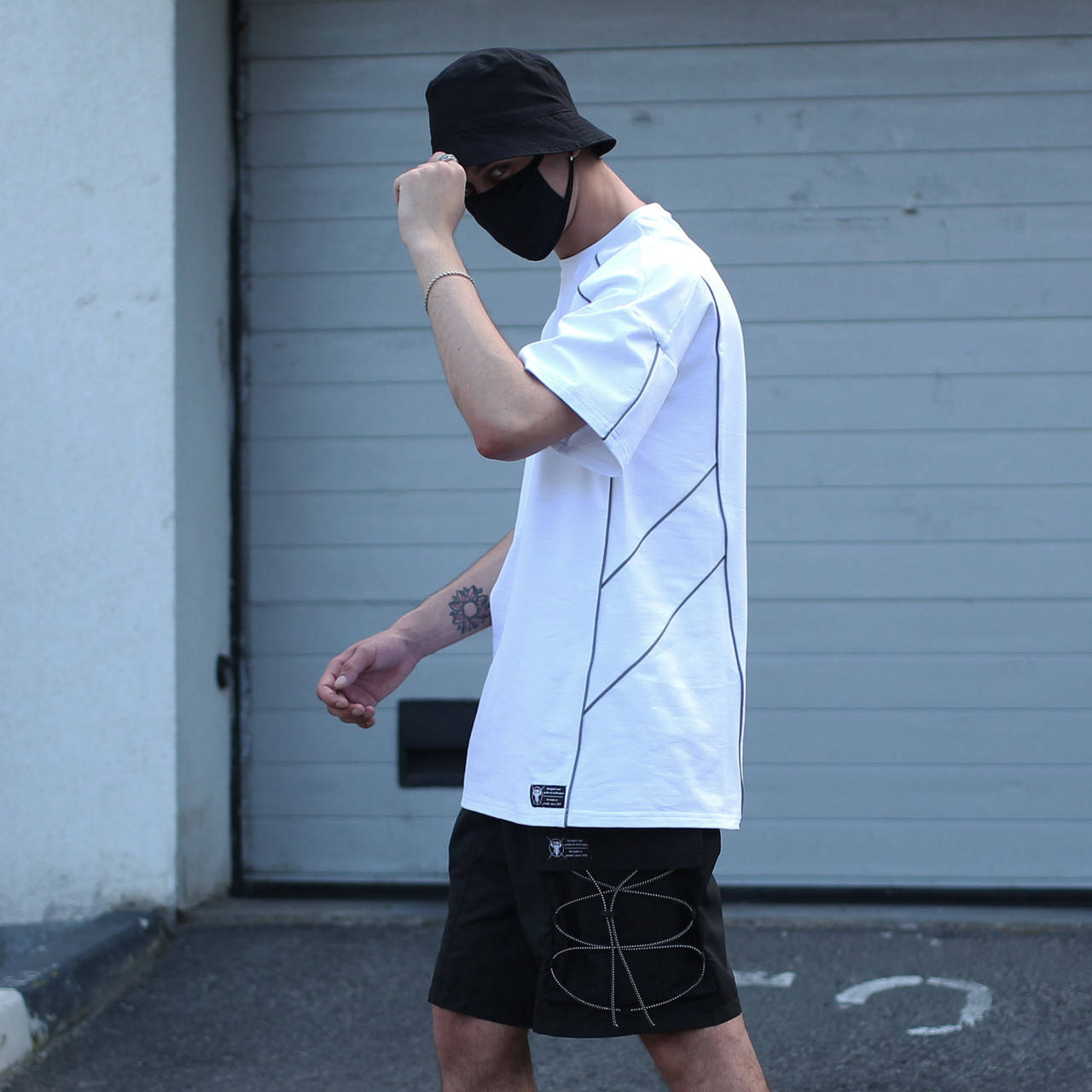 

Футболка мужская белая с рефлективным кантом модель Сайбот (Saibot) бренд ТУР размер S, M, L, XL