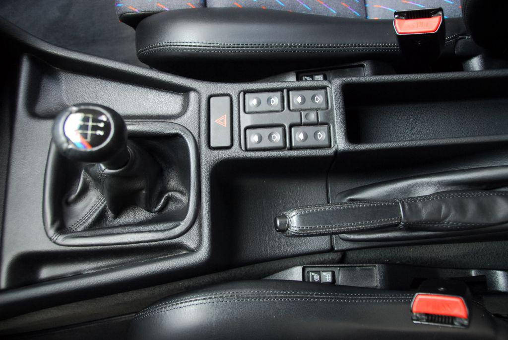 

Чехол на КПП и ручник для BMW e34
