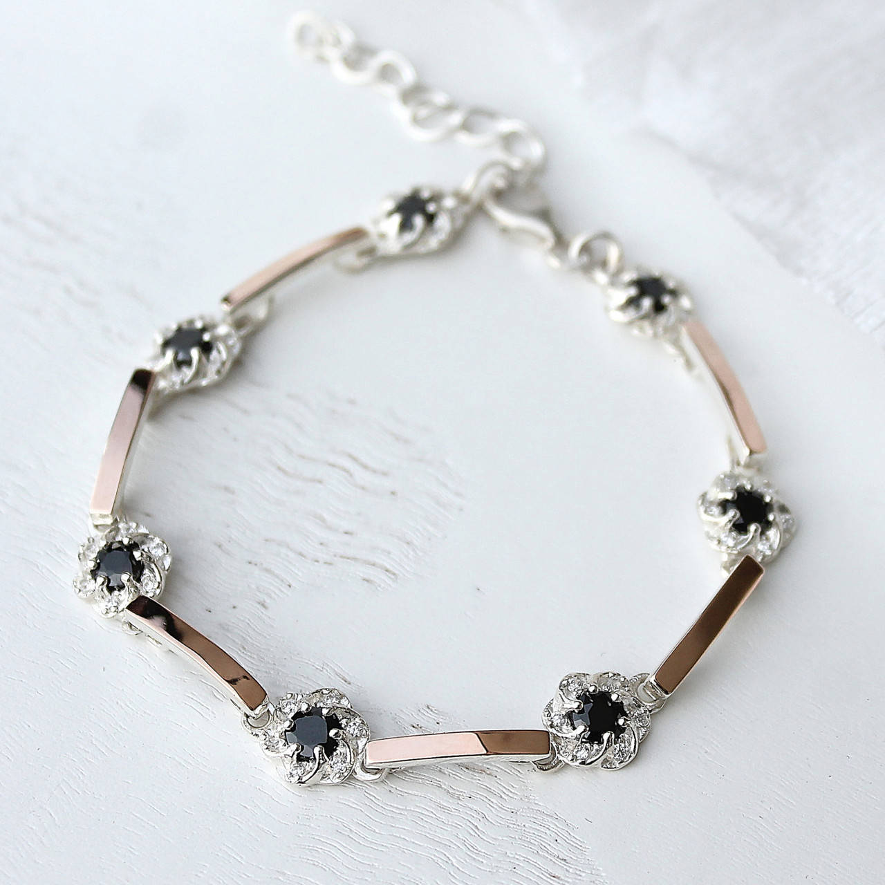 

Серебряный браслет с золотыми накладками Гламур