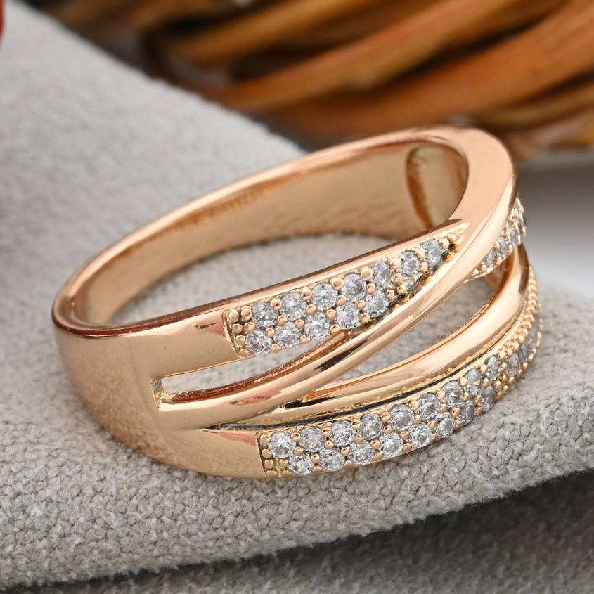 

Кольцо Xuping 15071 ширина 8 мм белые фианиты позолота 18К размер 19