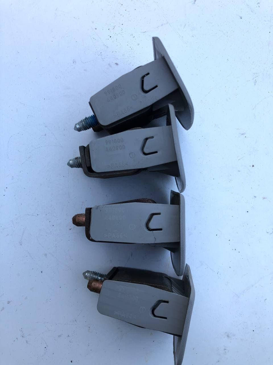 

Крепление ролеты потолка 991800. 440900 GM Opel Astra H запчасти б\у шрот