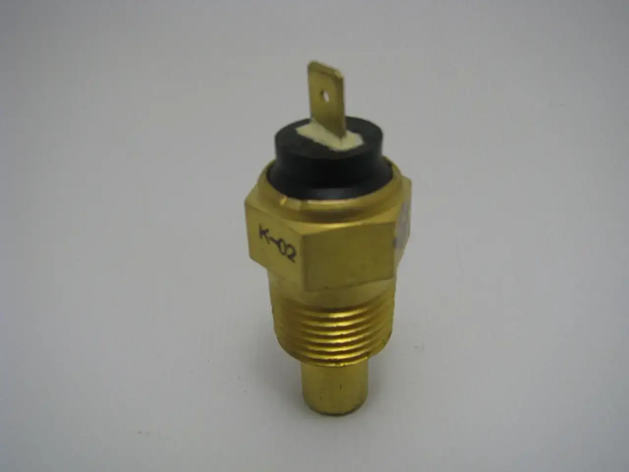 

Датчик температуры (12V) контакт - штырь (Белорусь), кат. № ДУТЖ-02