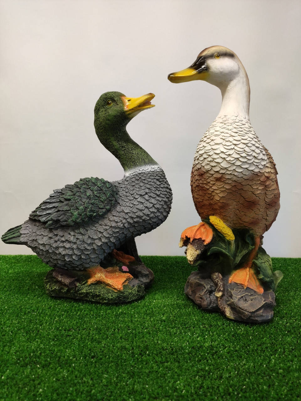 

Садовая фигура утка парочка. декоративная садовая фигура., Разные цвета