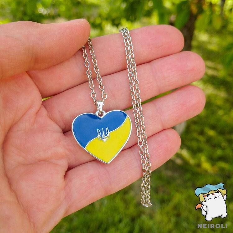 

Кулон "Серце України з гербом". Кольори прапор України ". Колір срібло, на ланцюжку