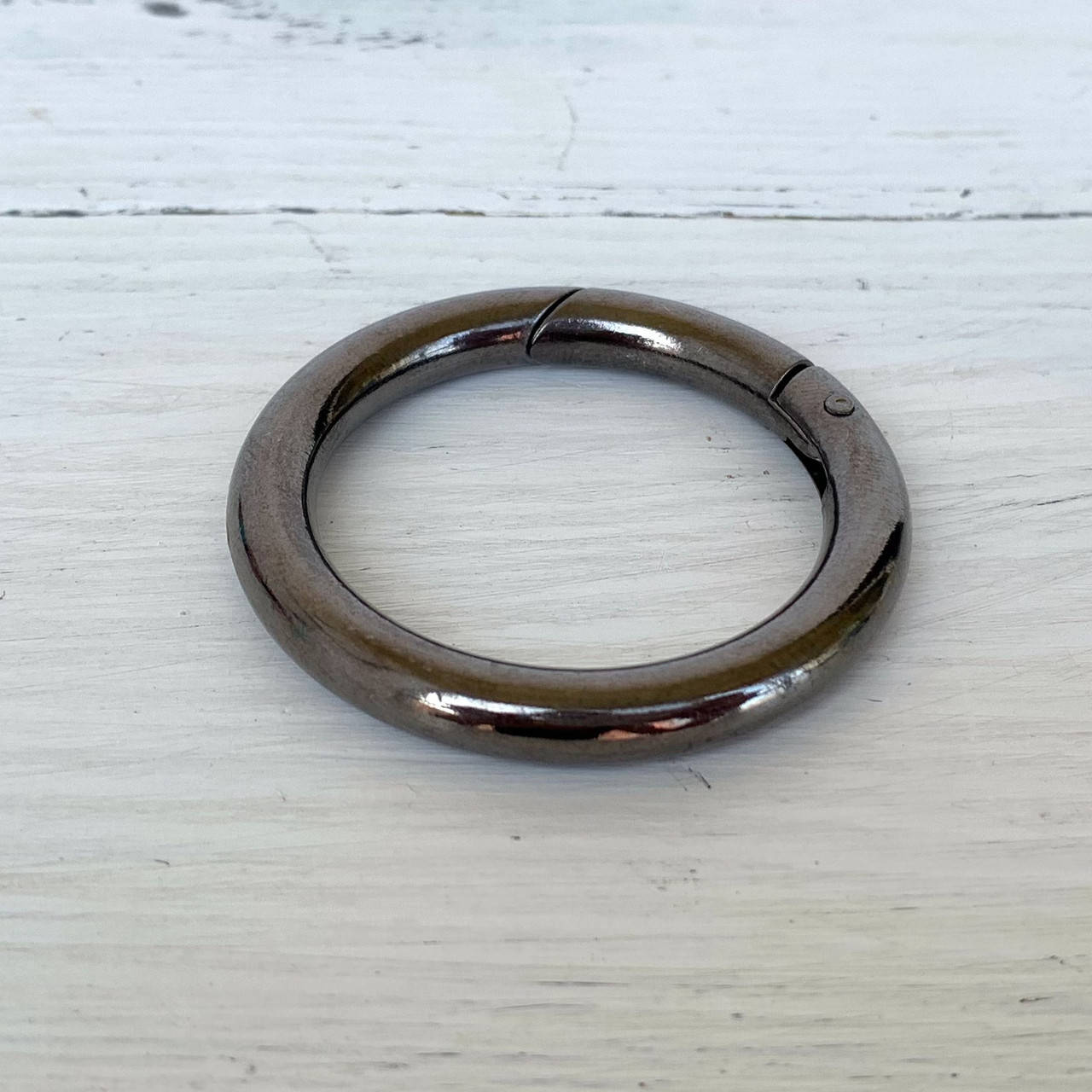 

Кольца карабин для сумки темный никель (3,5 см)