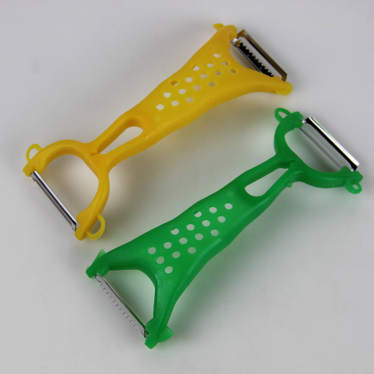 

Универсальный нож для чистки овощей и фруктов 18 см