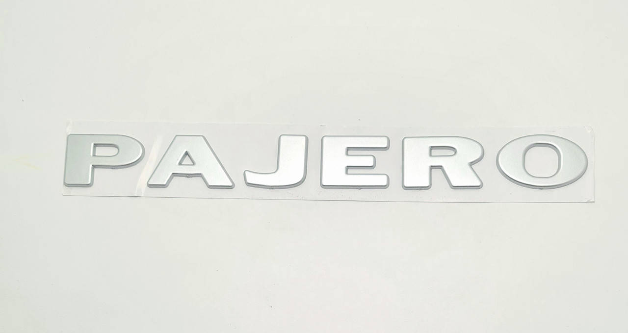 

Эмблема надпись багажника Mitsubishi Pajero серебристая маттовая