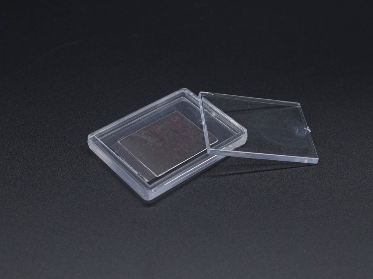 

Акриловая заготовка с магнитом. 40х52мм. Фото (35х44мм), Черный