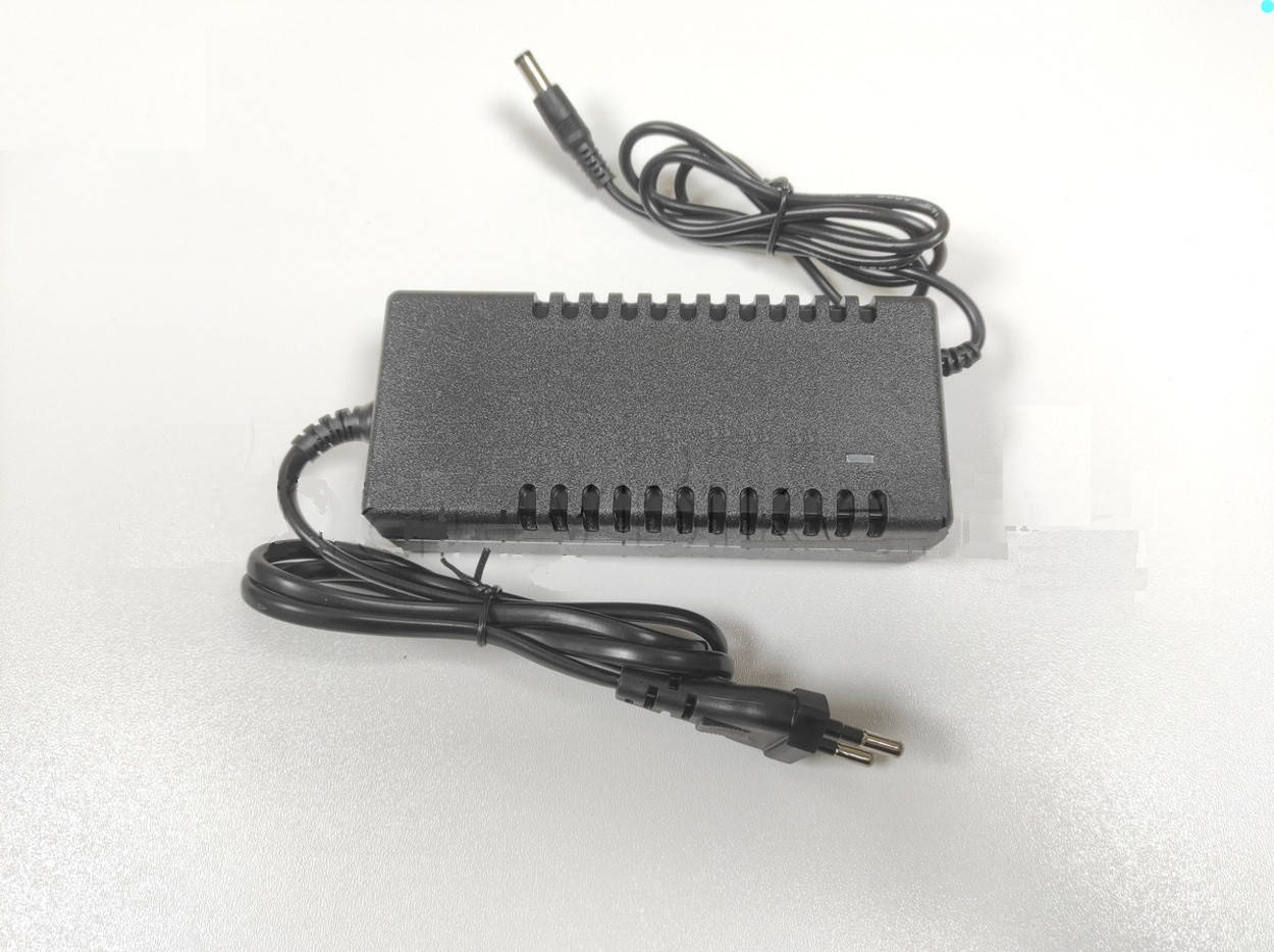 

Зарядний пристрій для Li-ion батарей 12V 2Ah (3S/12,6V) DC 5,5mm (2890)