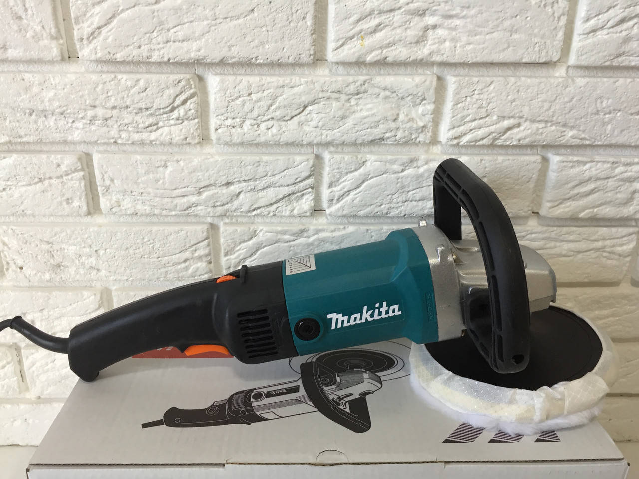 

Полировальная шлифмашина Makita 9227CB + регулятор оборотов