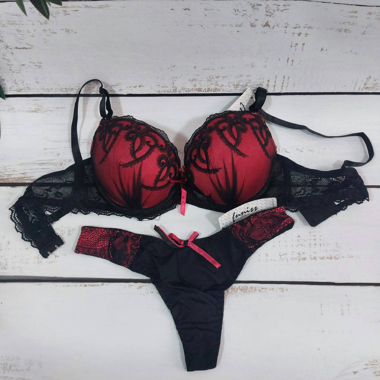

Комплект Fnnis 8751 85B Black/red, Белый