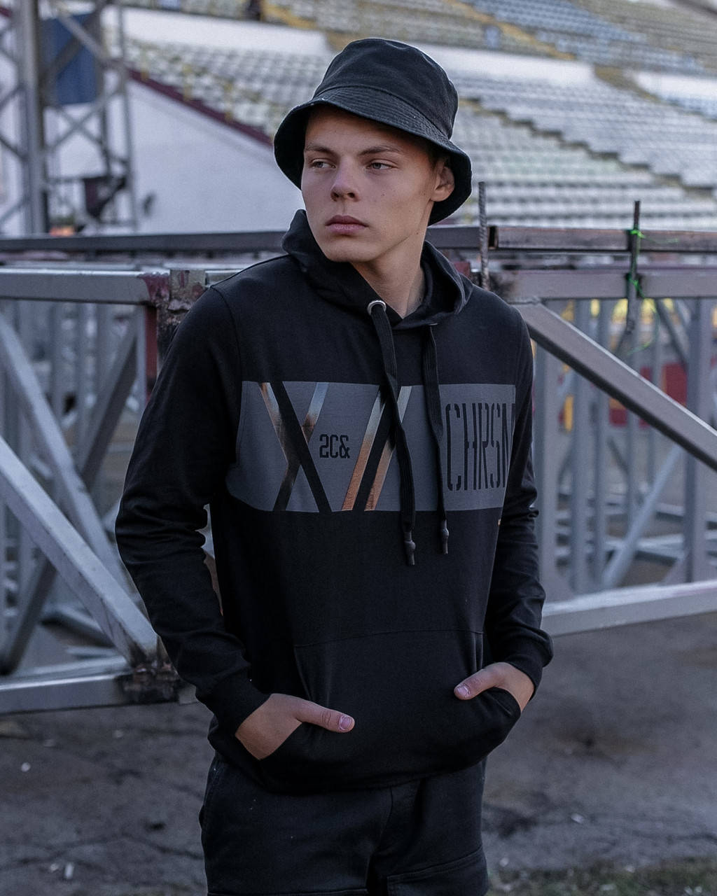 

Худі Chic & Charisma