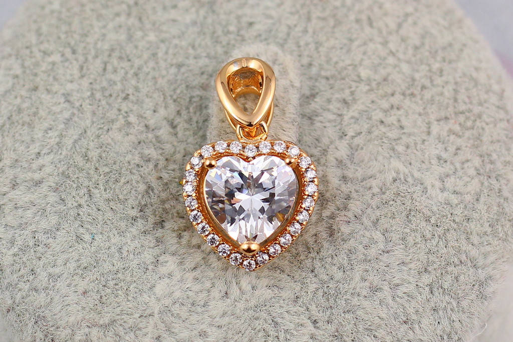 

Кулон Xuping Jewelry белое сердечко в ободке из мелких фианитов для тонкой цепи 1.2 см золотистый