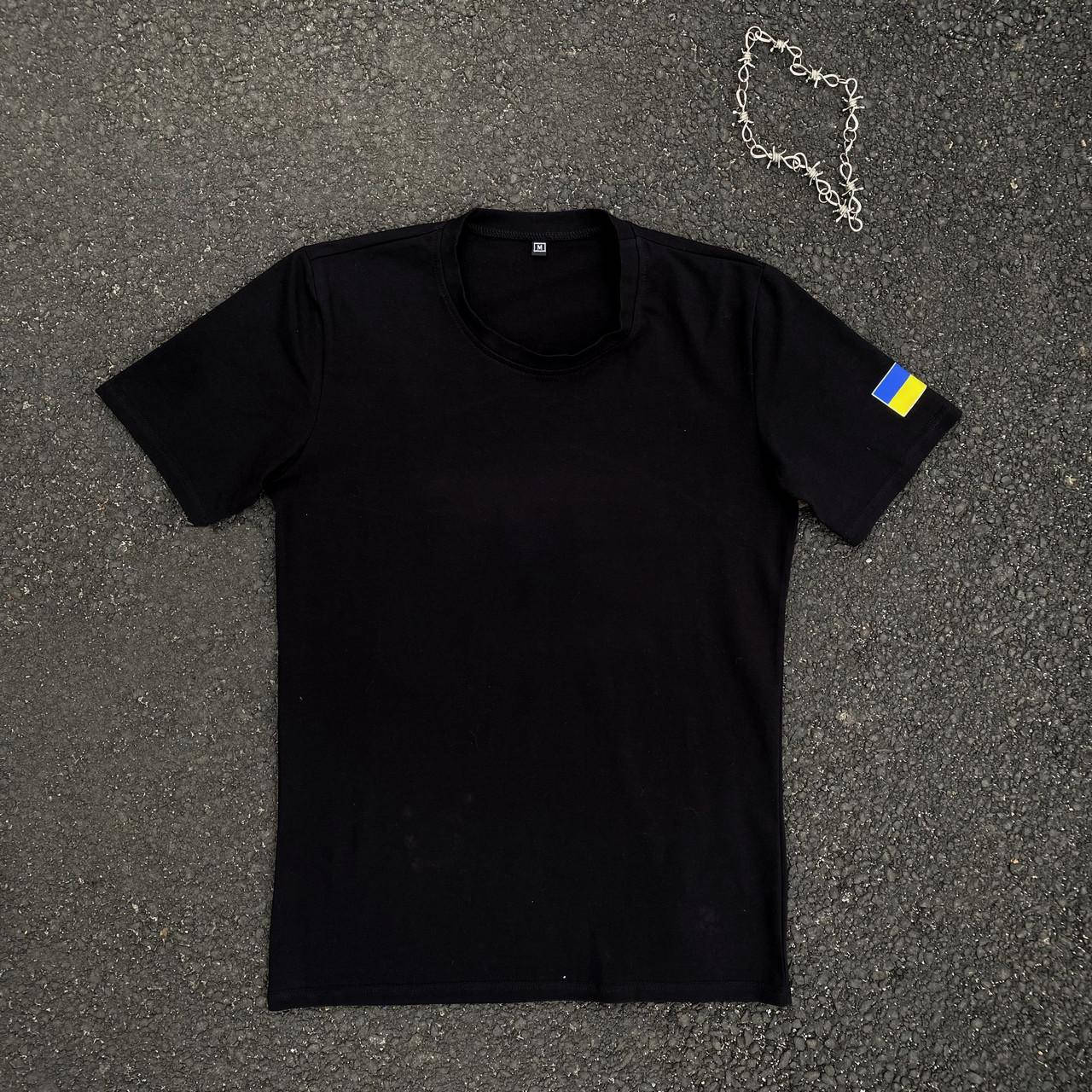 

Футболка базовая черная с флагом на плече XL