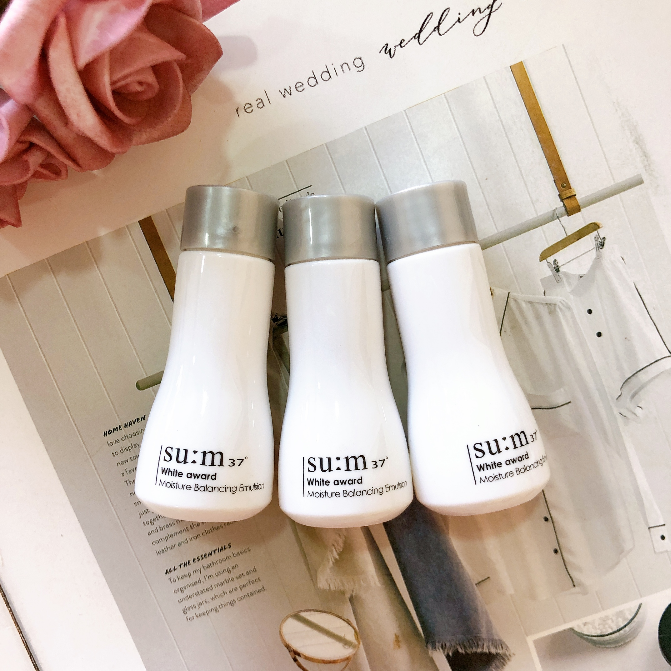 

Sum:37 white award moisture balancing emulsion Антивозрастная осветляющая эмульсия 20мл