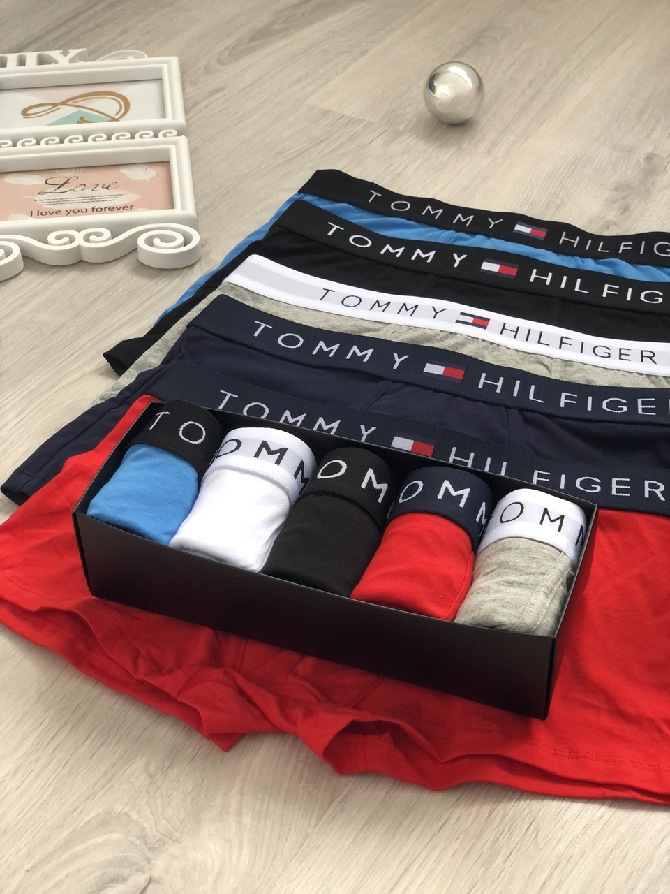 

Набор мужских трусов Tommy Hilfiger | 5 удобных боксерок в подарочной упаковке!