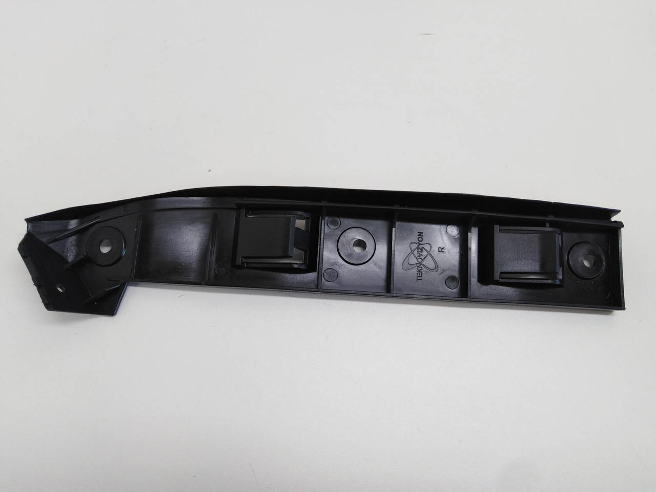 

Крепление, кронштейн переднего бампера Volkswagen Golf 4, Гольф 4. Правый. 1J0807184A