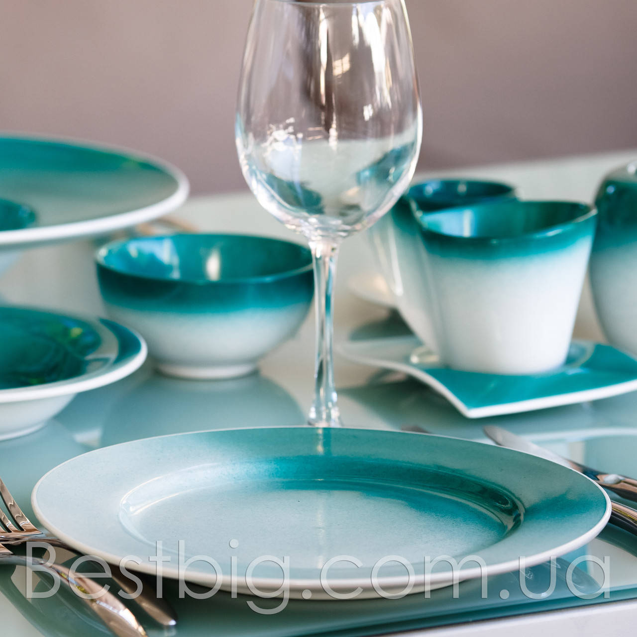 

Тарелка мелкая - 23 см, Бирюзовая (ALT Porcelain) Classical F0087-9-2