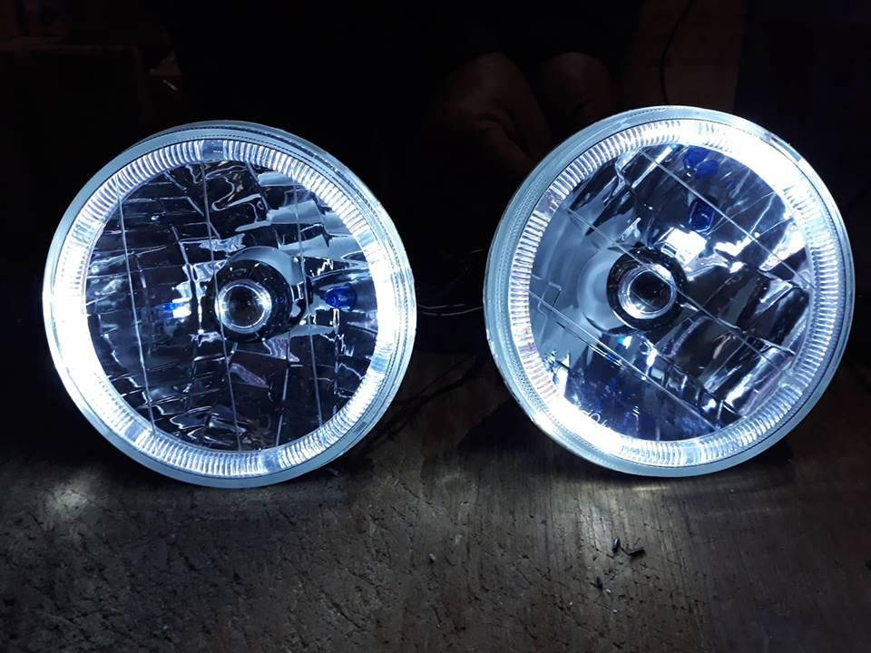 

Передние фары на ВАЗ 2106 Ангельские глазки белого цвета.