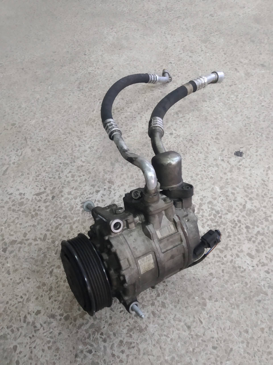 

Компрессор кондиционера VW Crafter 30-35 30-50 2.5TDI 2006-2011 2E0820803C, 2E0820803B
