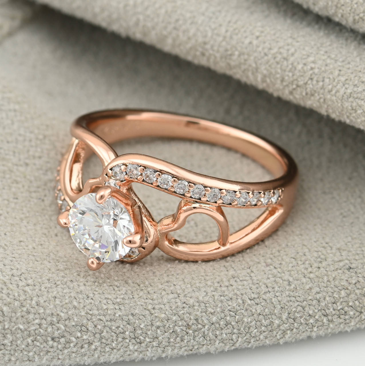 

Кольцо Xuping 15107 ширина 10 мм белые фианиты позолота РО размер 21